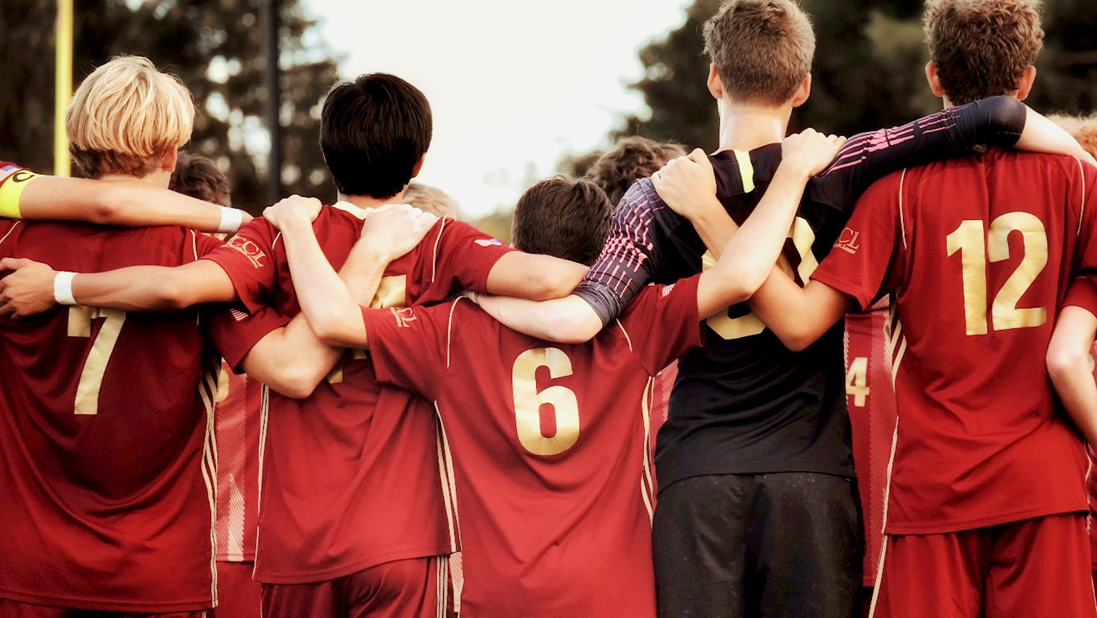 Using Custom Sports Apparel To Stand Out On The Field