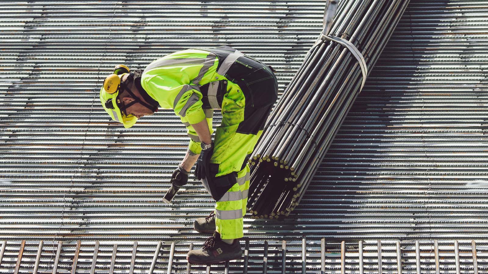 5 Things To Consider When Ordering Construction Tees