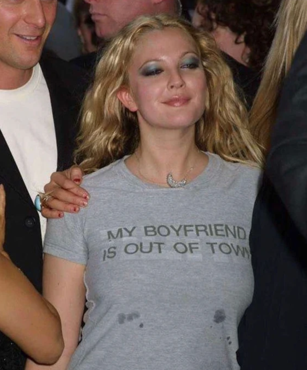 Drew Barrymore sports a graphic tee with text that says "My boyfriend is out of town"